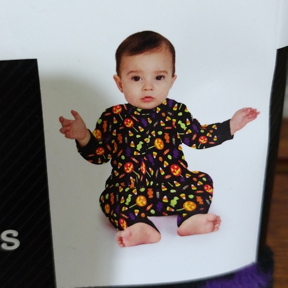 Halloween One Piece Sleeper for Infants Pajamas NEW 18M - Picture 2 of 3